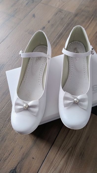 Skórzane buty pantofelki komunijne roz 38 półbuty Miko