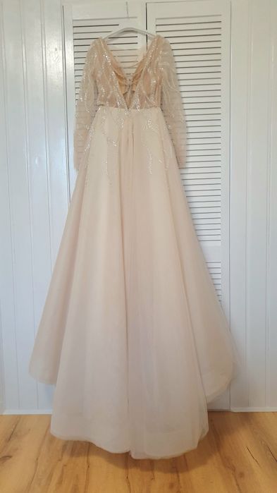 Весільна сукня пудрового кольору