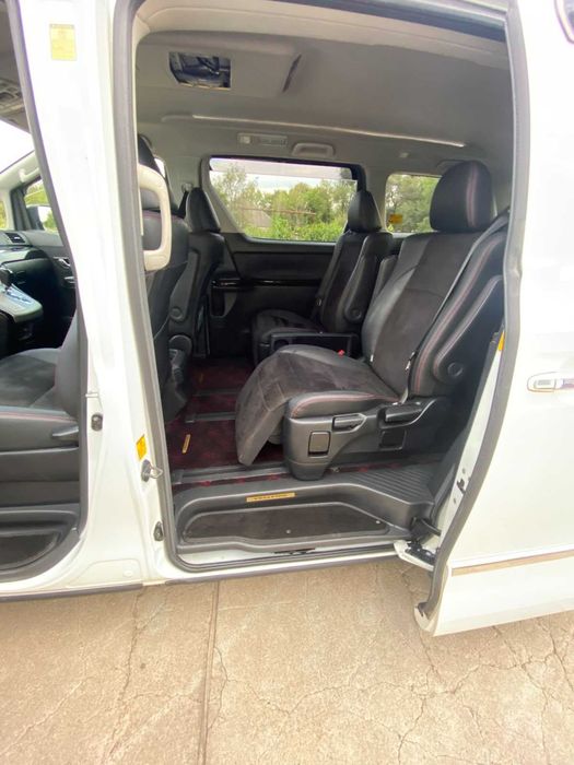 Продам Toyta Vellfire пассажир 2013 автомат 7 мест 2.4 Япония