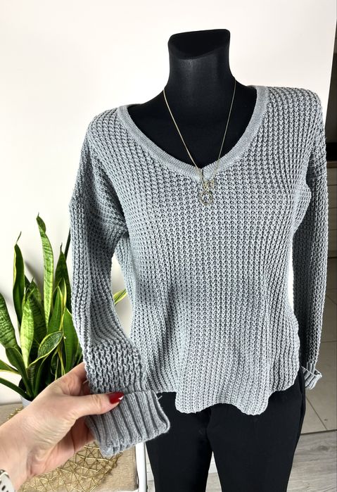 Szary Pleciony Markowy Sweter Dekolt V Długi Rękaw Markowy XS