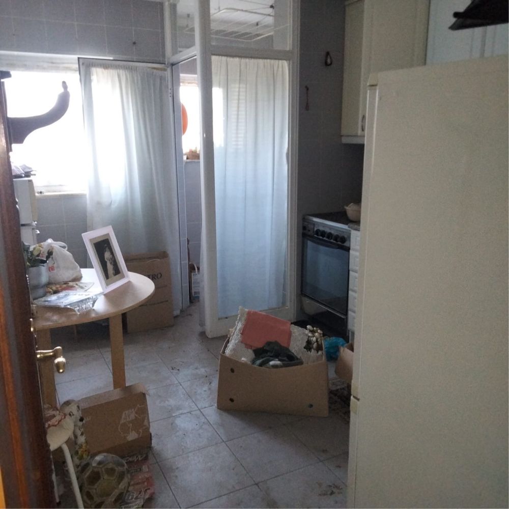 T2 C/ Garagem (pouco tempo de uso) p/ PARTICULARES-S/Med. Imobiliária