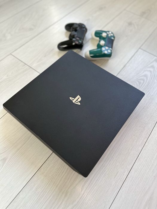 Playstation 4 PRO 1TB 2 pady