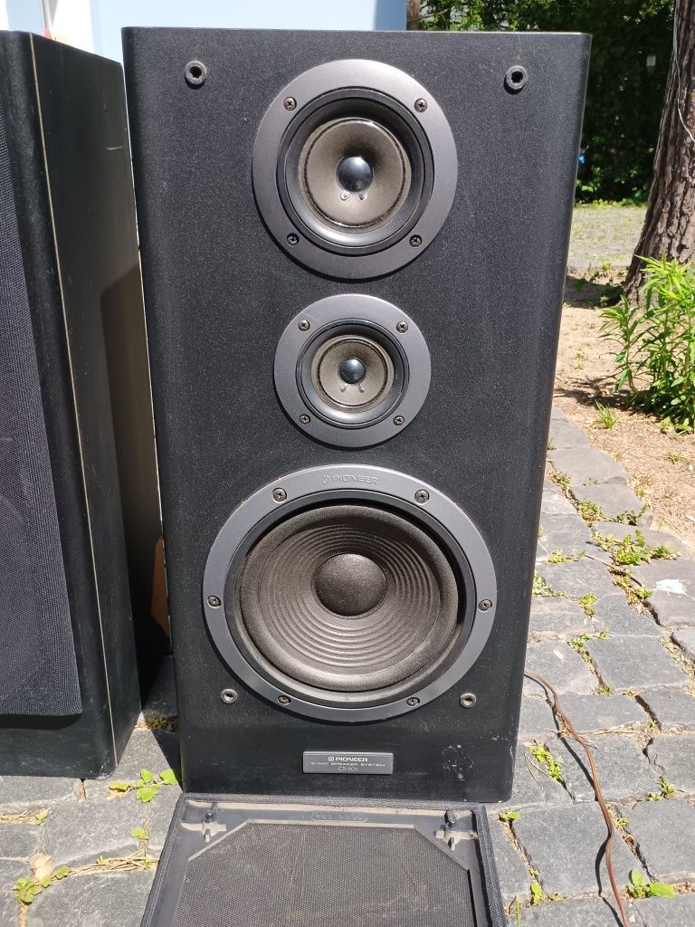 Dwie kolumny PIONEER 3-way CS-501

SYSTEM GŁOŚNIKÓW 3-DROŻNYCH

CS-501