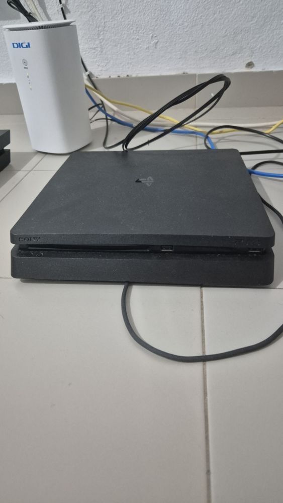 Playstation 4 vendo ou troco