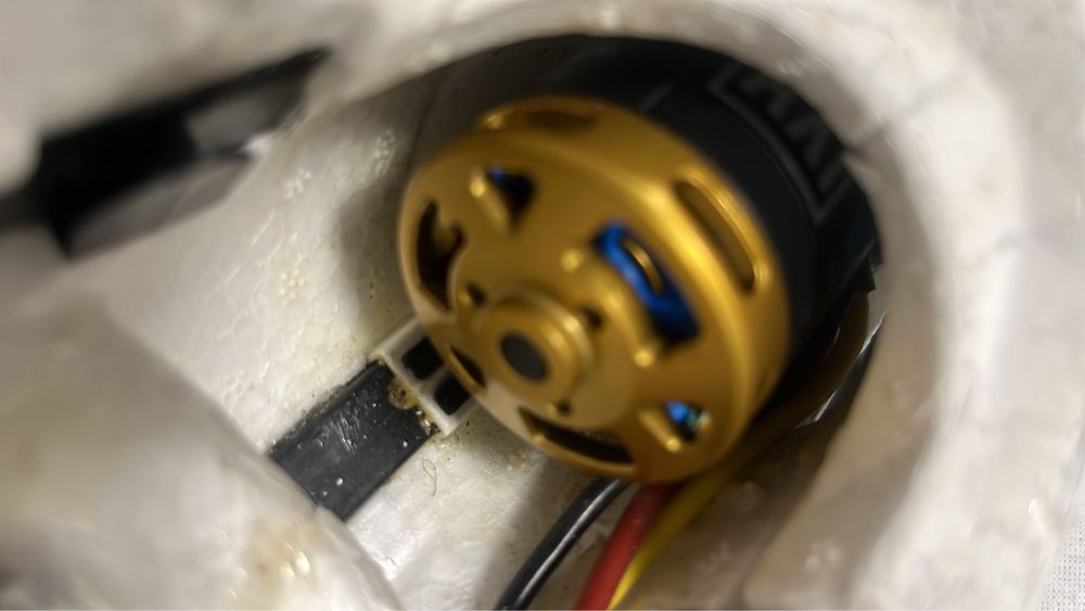 Sprzedam model szybowca-motoszybowca z silnikiem