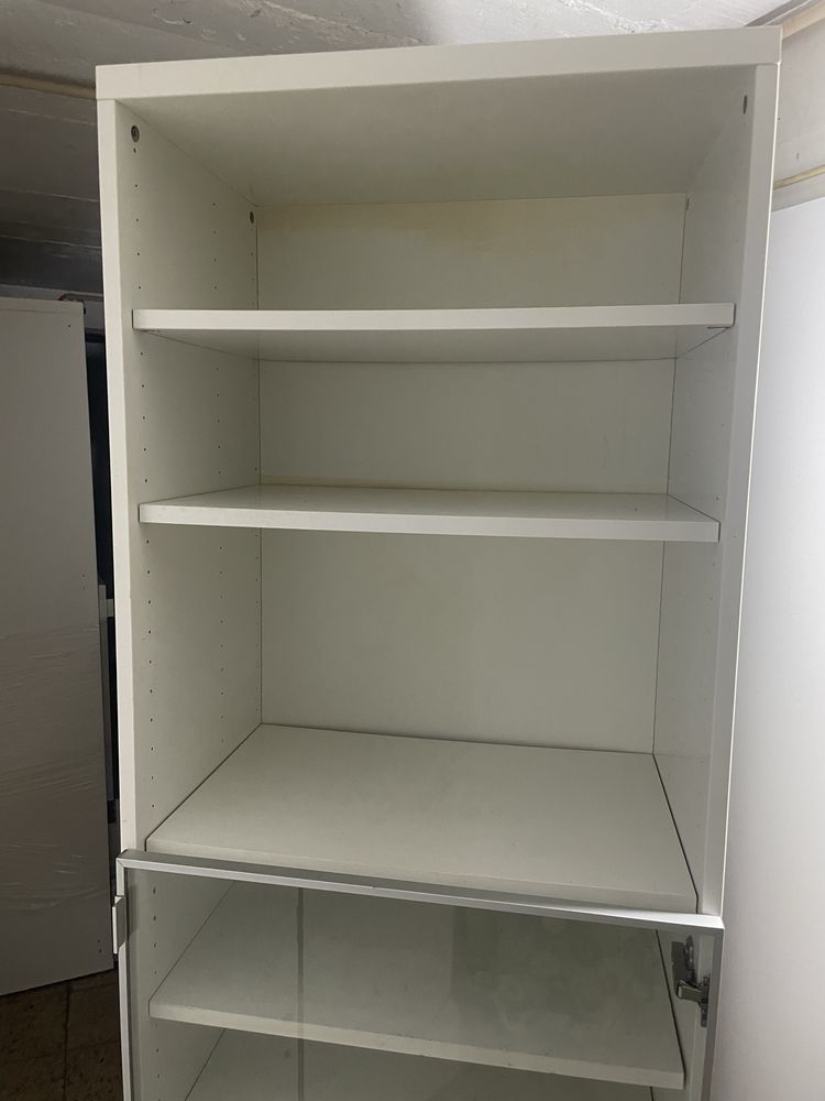 Movel em branco para arrumacao com uma porta de vidro e 2 gavetas