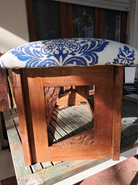 Banqueta repousa pés renovada