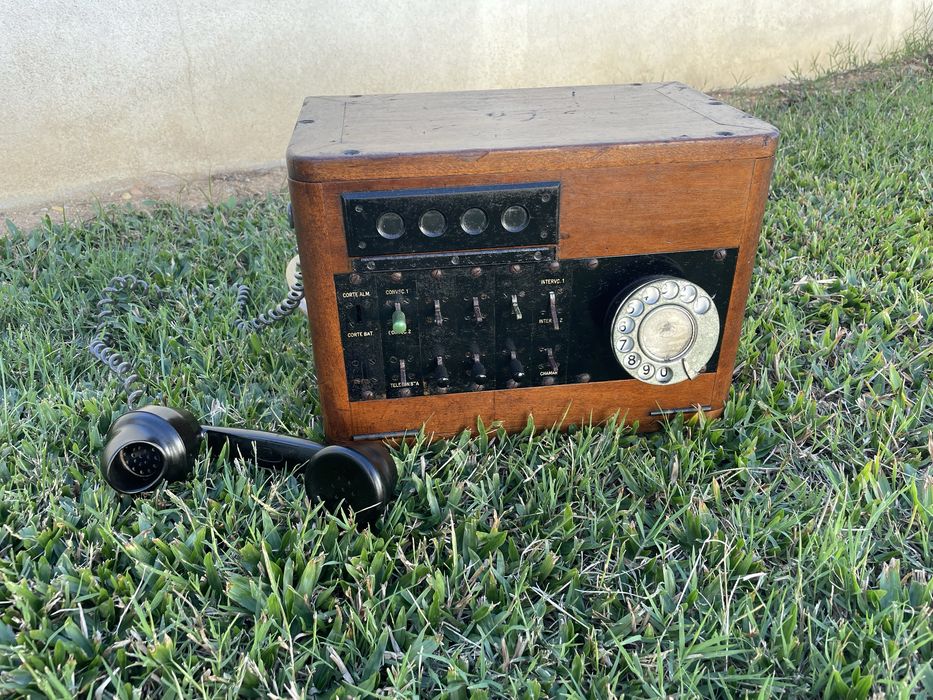 Central Telefónica A.E.P. – Caixa de Madeira com Disco Rotativo