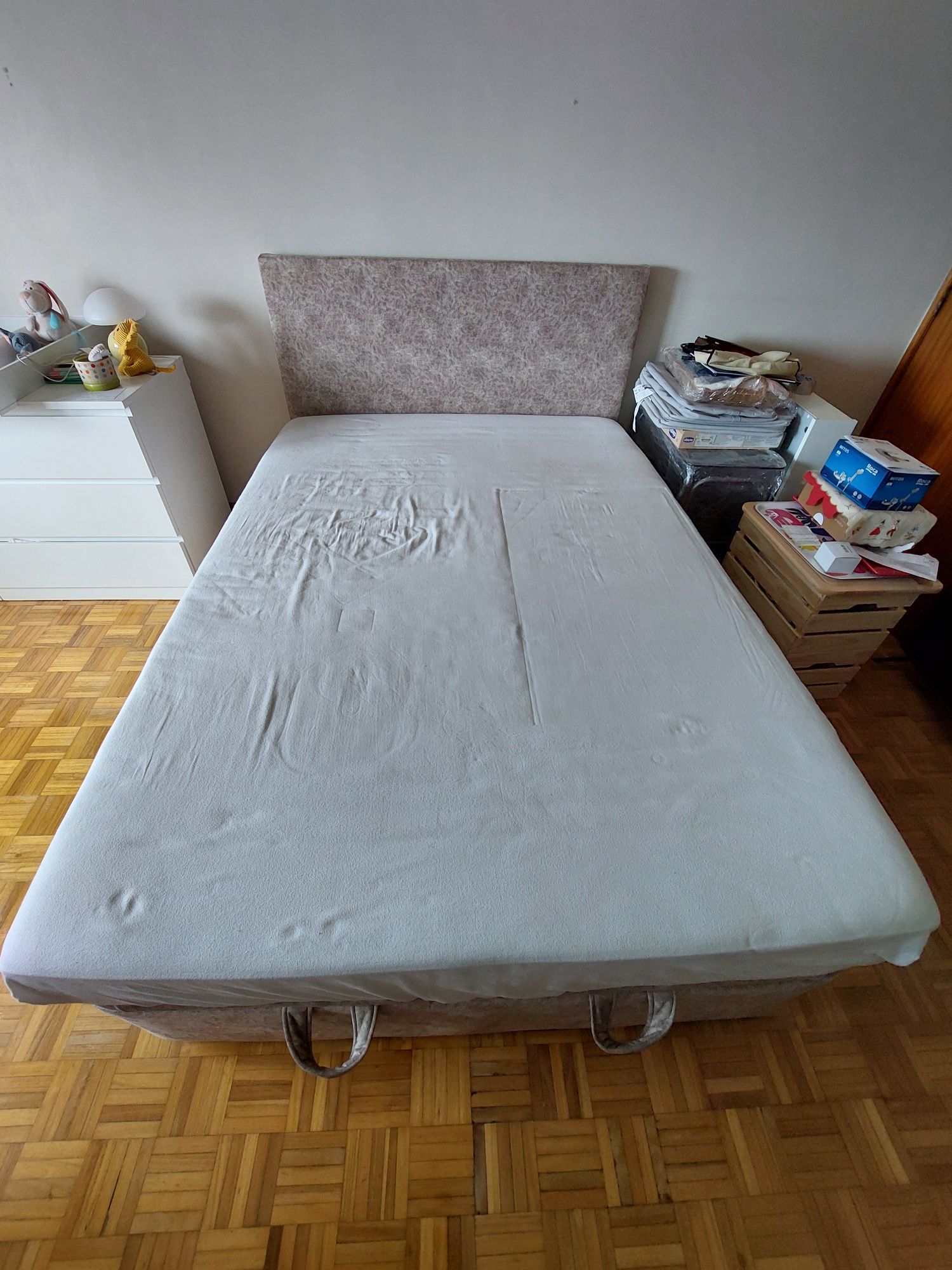 Cama-sommier com Arrumação + Cabeceira
