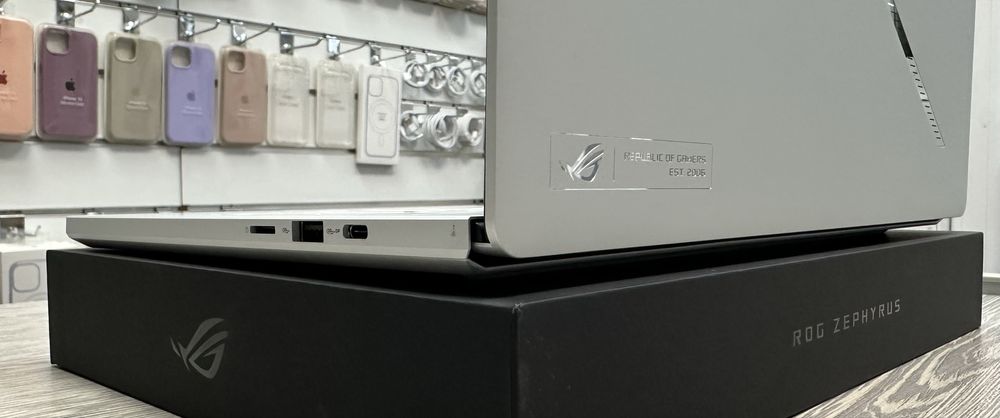 Asus ROG Zephyrus G14 / OLED 120 hz / R9(8) / RTX 4060 / 16 / 1 TB