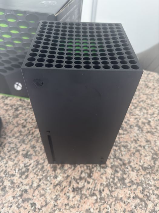 Xbox series X + 2 comandos + 1 bateria, na garantia