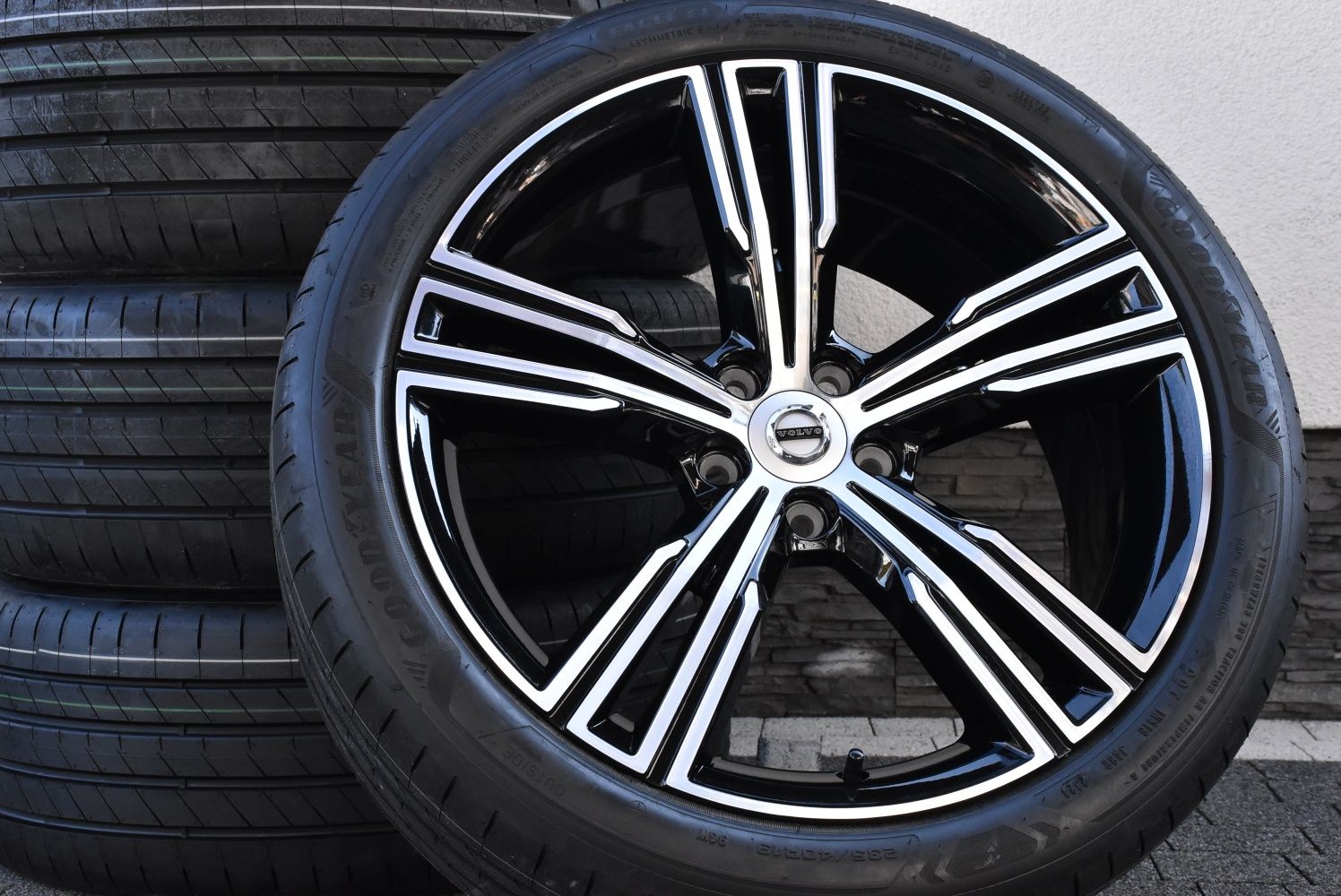 Nowe koła Volvo S60 V60 V40 Cross Country 19" Goodyear  Dot24