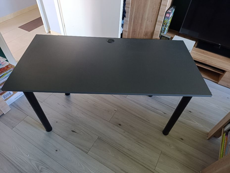 Biurko pod laptop komputer