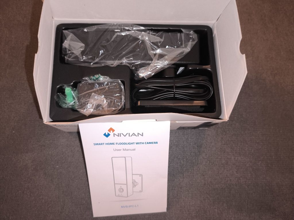 Câmara Wi-Fi Nivian Full HD com Luz e Sensor
