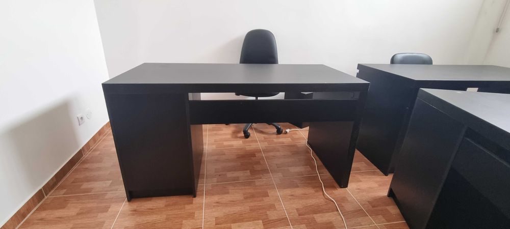 Vendo secretaria modelo do IKEA. Tenho 2 para venda
