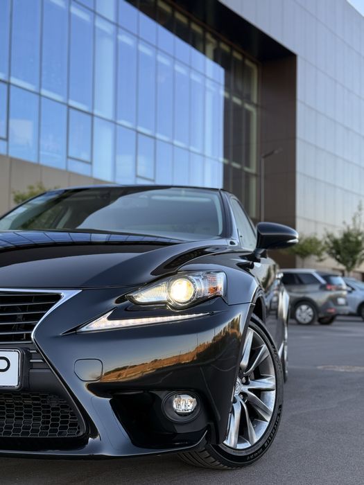 Lexus IS 300h 2016