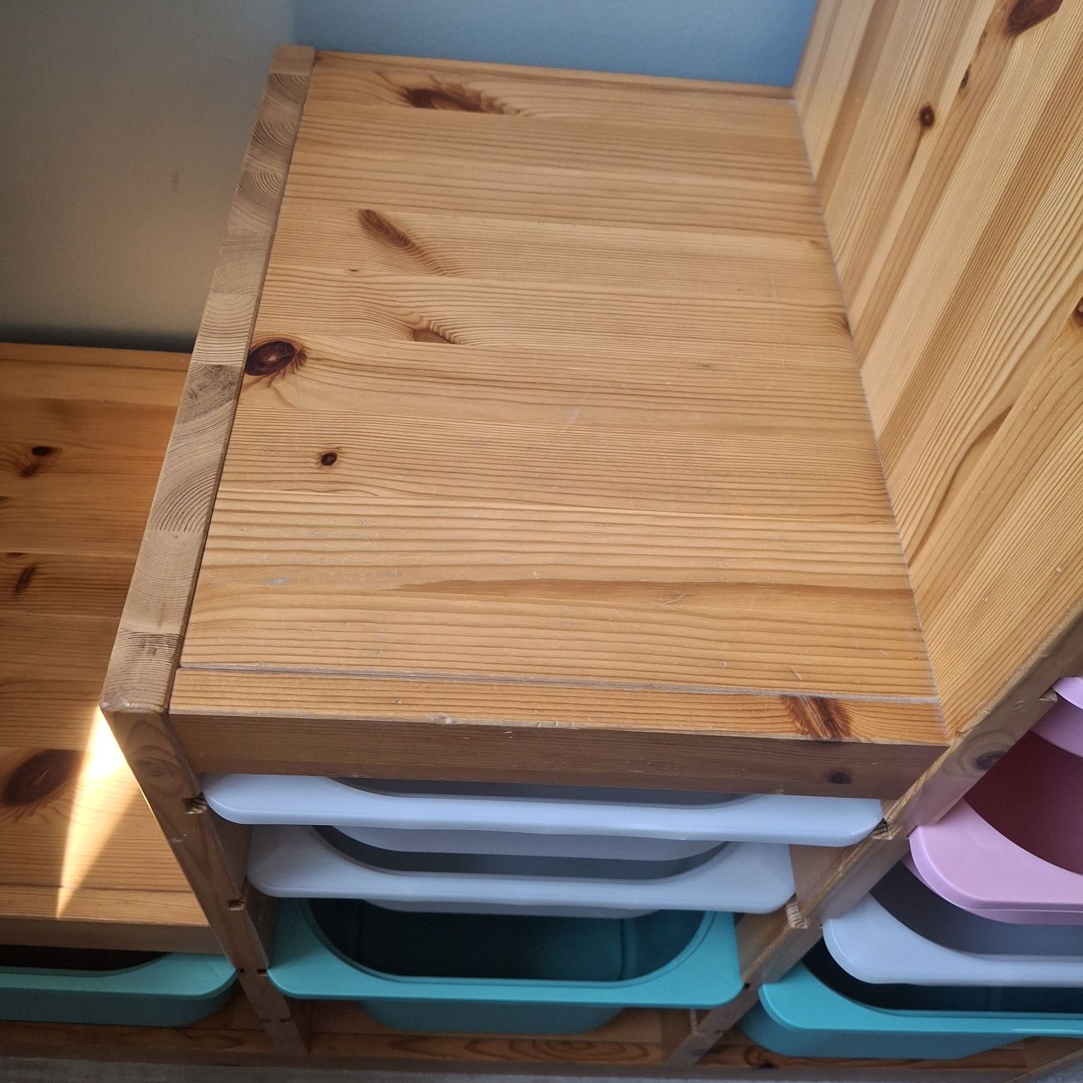Półka Ikea Trofast z pojemnikami