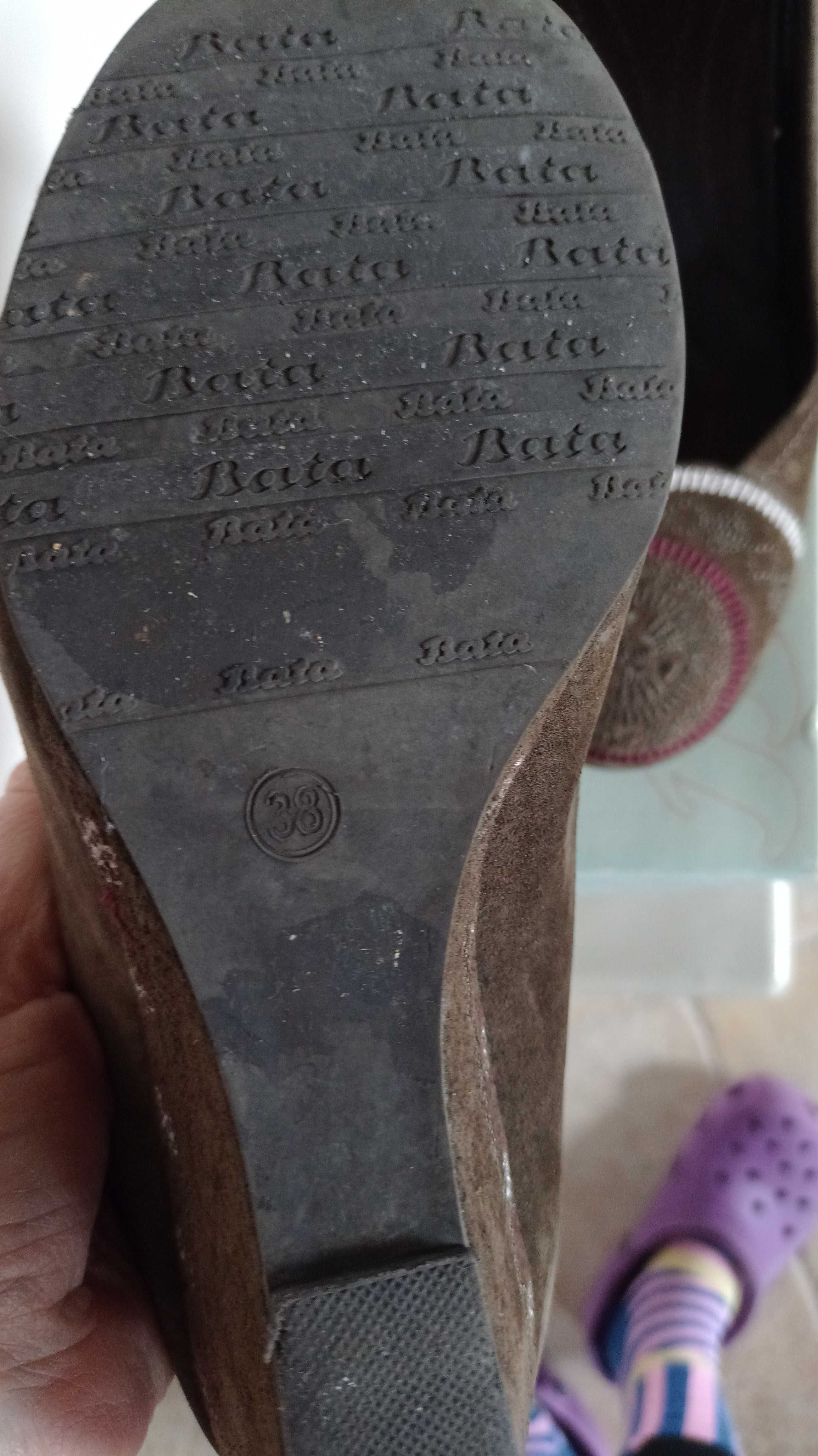 Buty na koturnie BATA rozm. 38