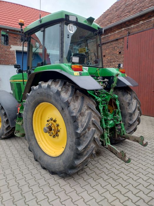 Ciągnik John Deere 7700