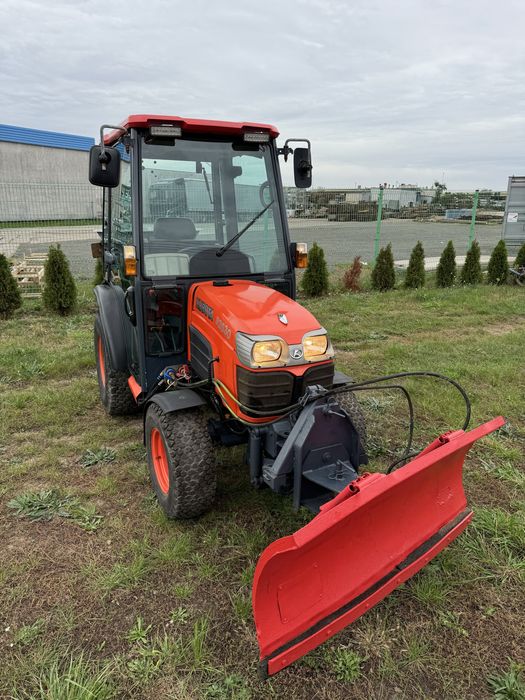 Kubota B2530 traktor komunalny , pług , solarka