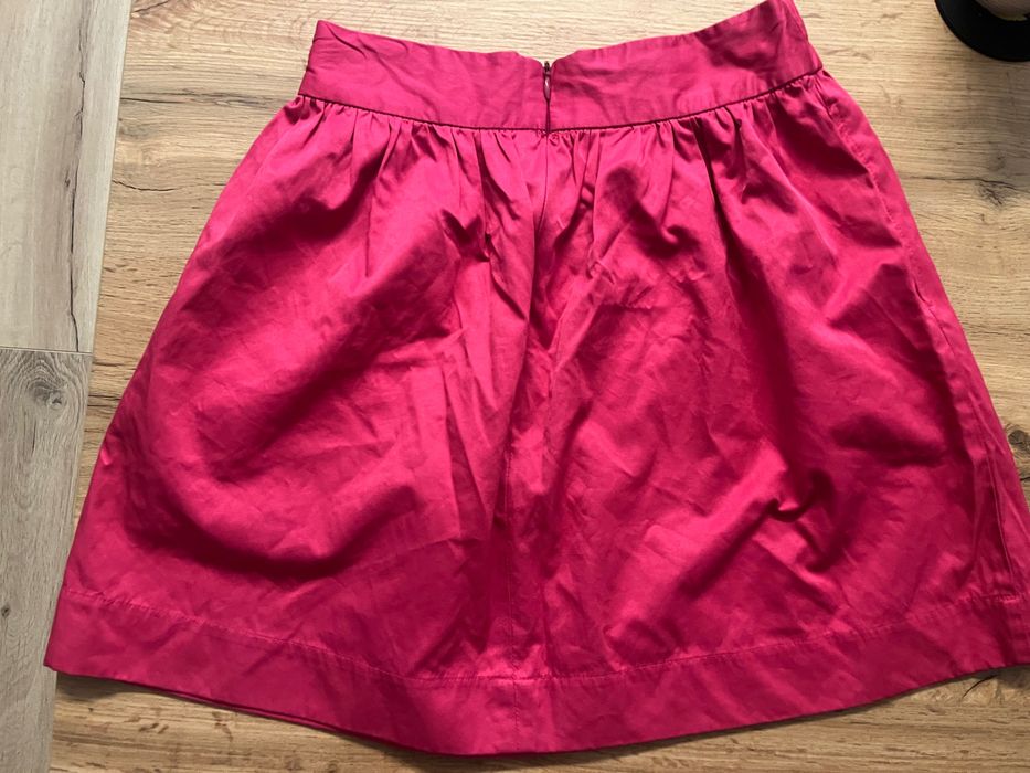 Rozkloszowana spódnica mini Stradivarius, różowa. Rozm. 34