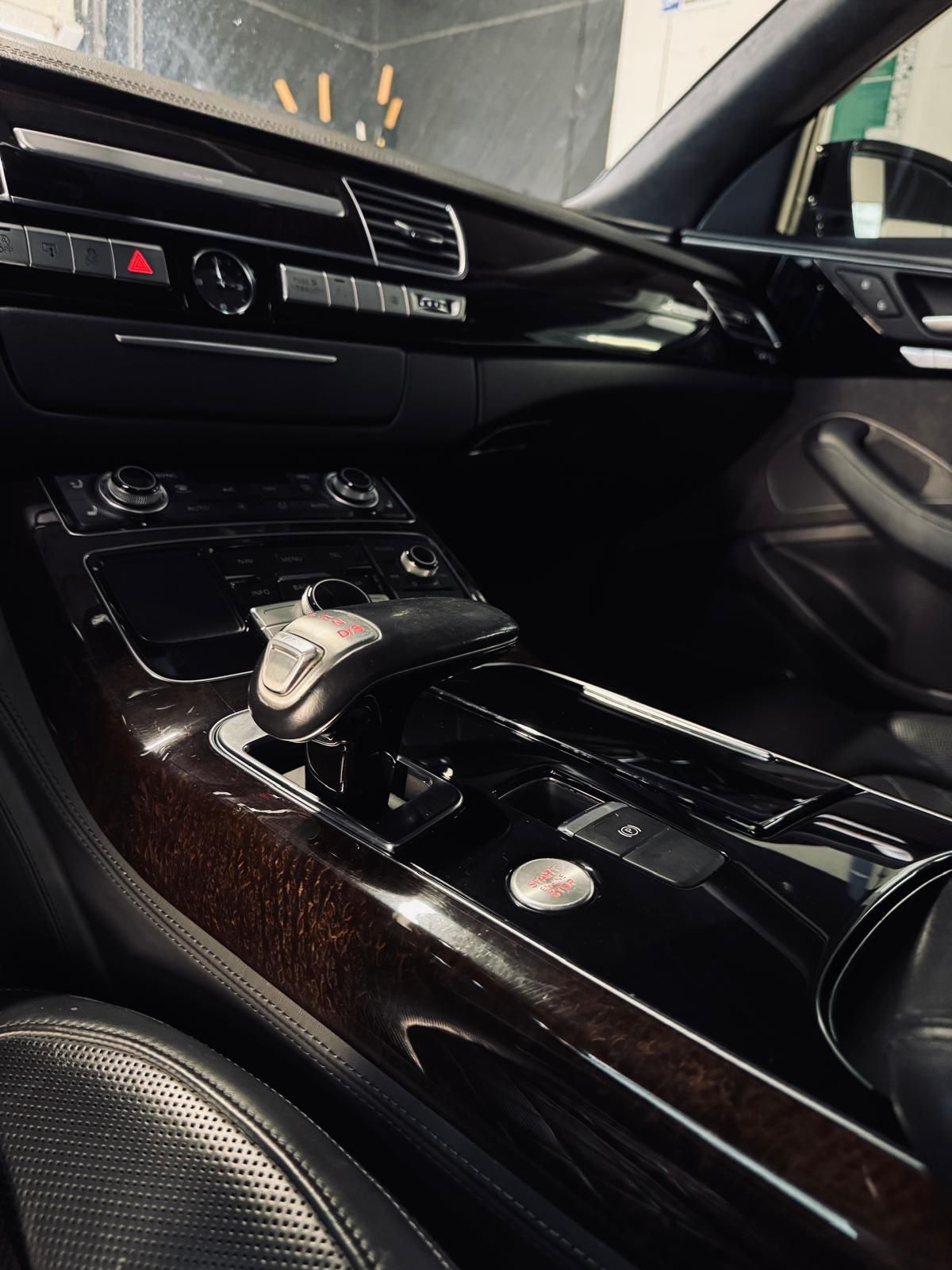 Audi A8L 2017r v8 4.0