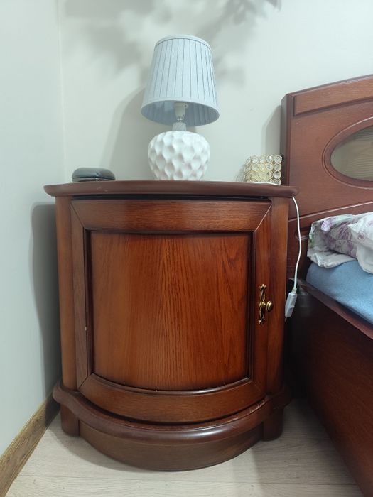 Łóżko drewniane z 2 szafkami nocnymi