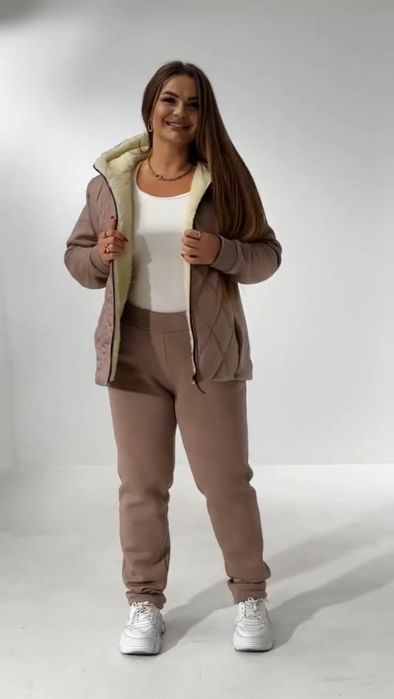 Жіночий теллий костюм