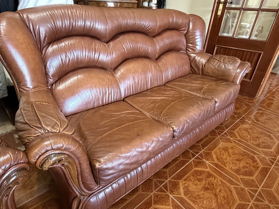 Sofá-Cama de 3 Lugares em Pele Castanha – Confortável e Prático