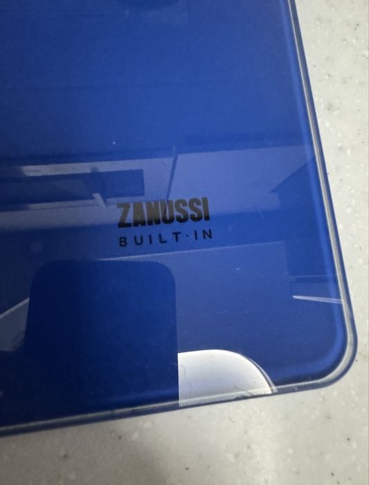 ZANUSSI   Варочная прверхность , газ и духовка электрическая