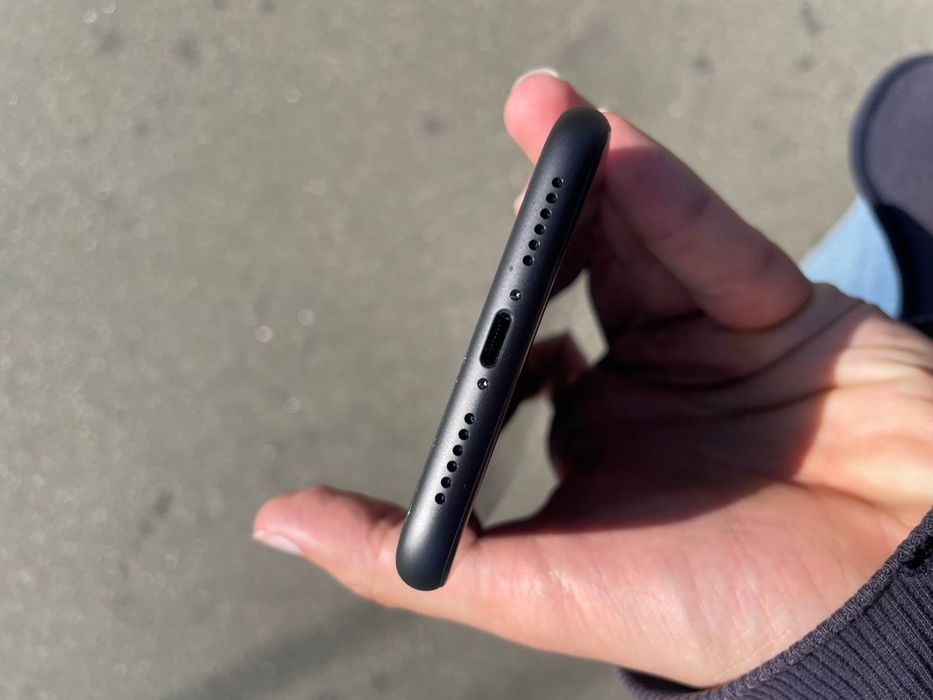 Продам айфон iphone 11 128Gb black 90% все працює