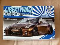 NEW! Aoshima Збірна модель автомобіля Nissan GT-R Libertywalk Type 2