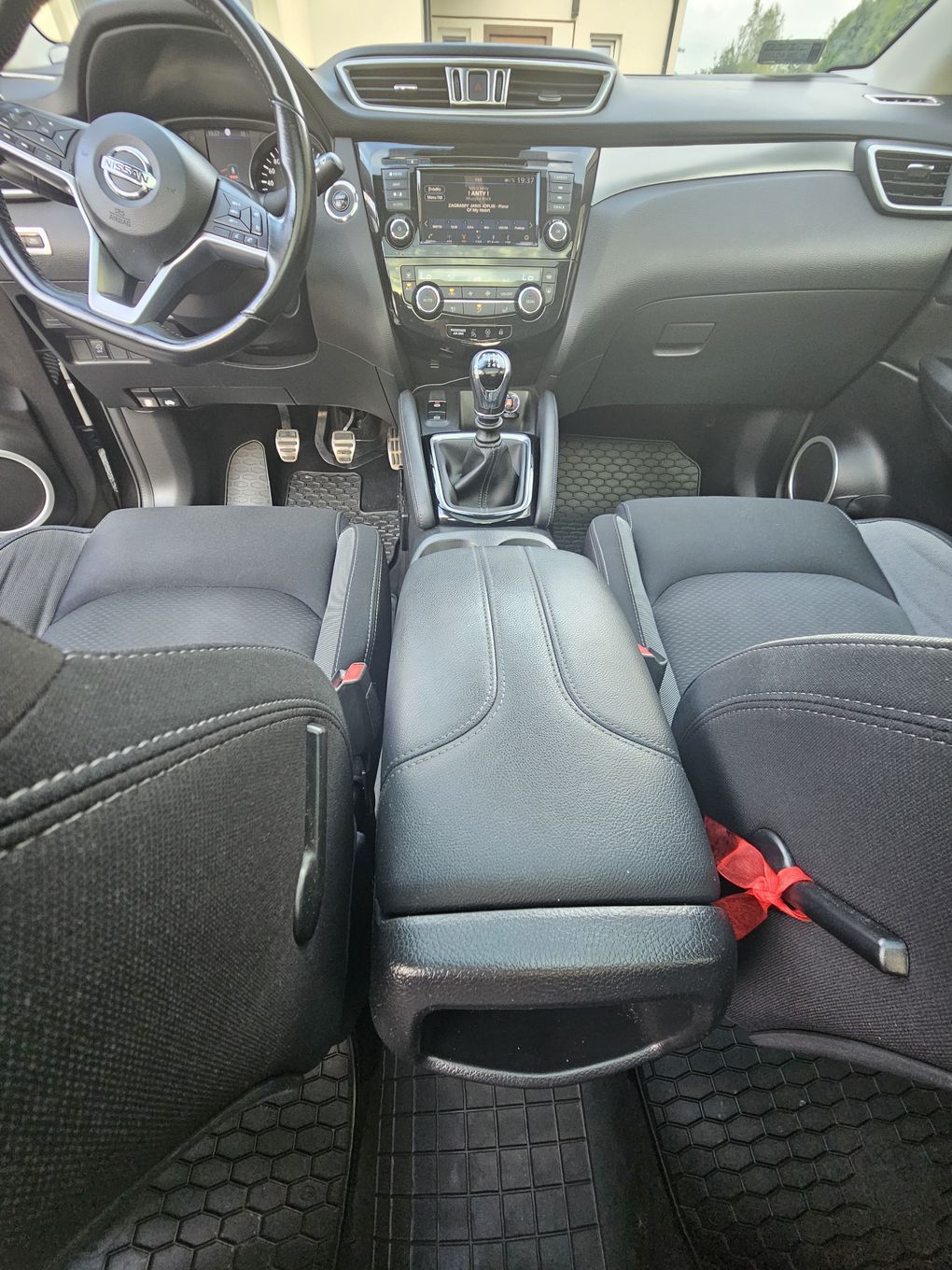 Nissan Qashqai Auto krajowe, pierwszy właściciel, niski przebieg, stan bardzo dobry.