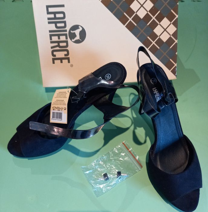 Sapatos salto alto pretos Lapierce Novos