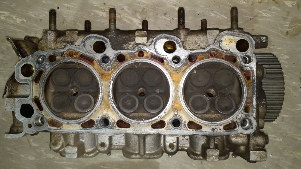 Продам головку Mitsubishi Galant 8 (ближе к салону)