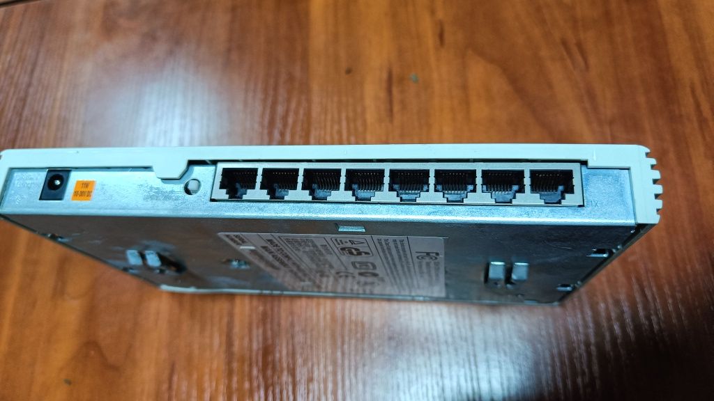 сетевой коммутатор 3Com OfficeConnect Switch 8 (модель 3C16794).