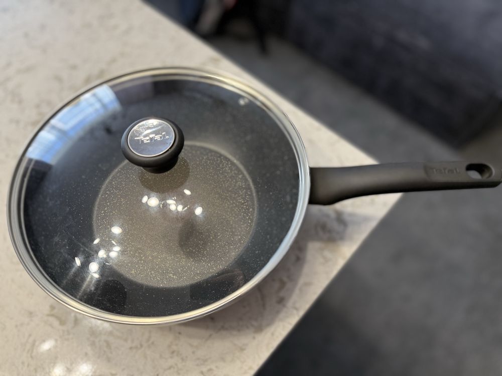 Сковорідка Tefal з кришкою