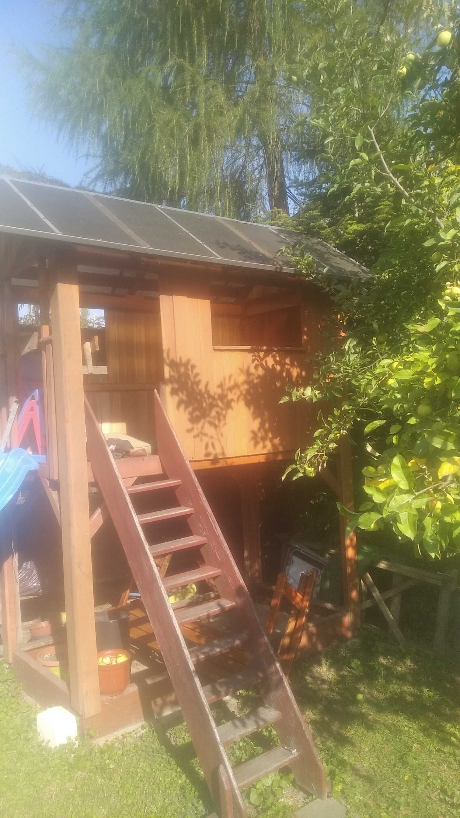 Drewniany domek dla dziecka .