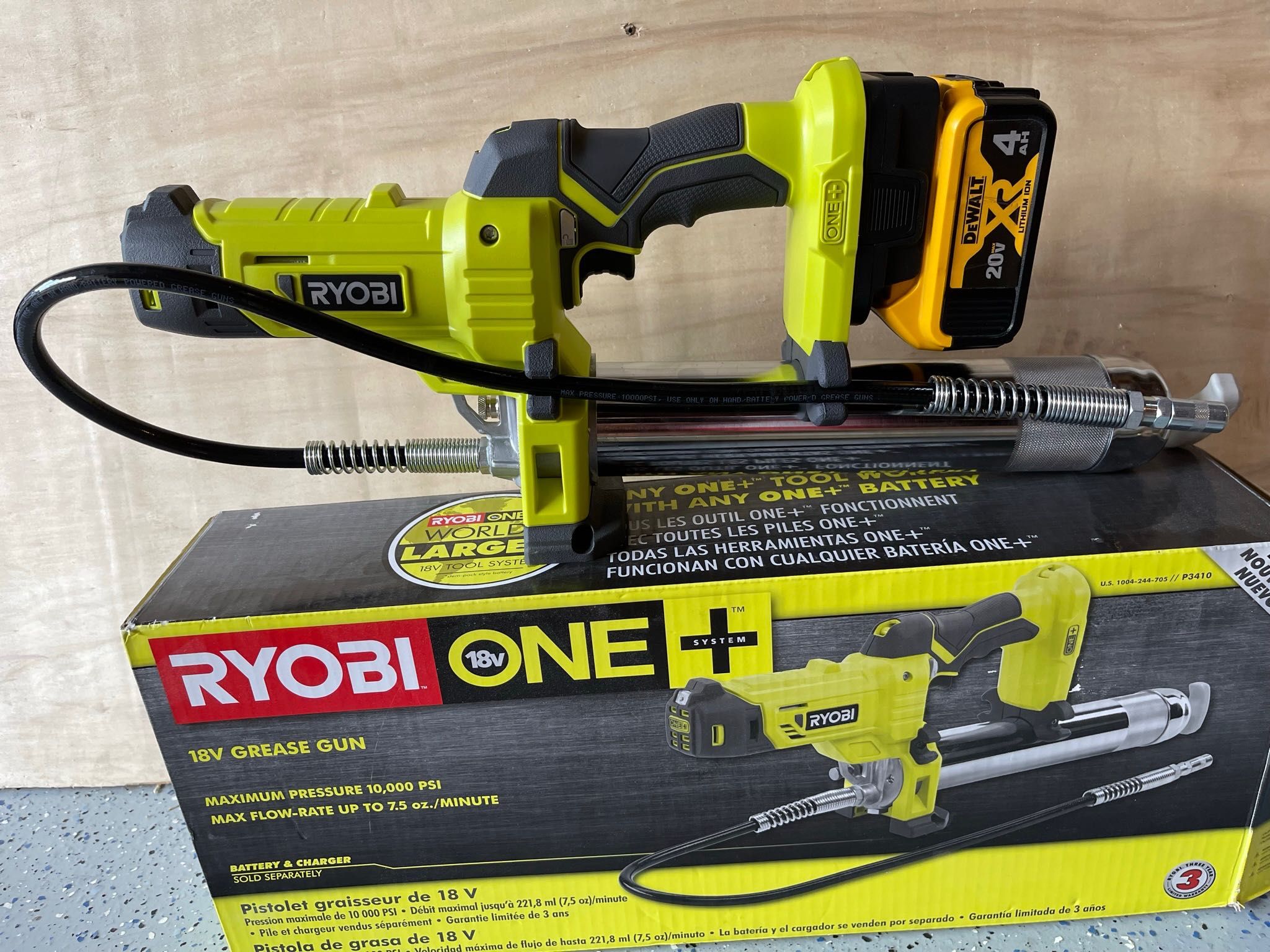 Ryobi.      DeWalt