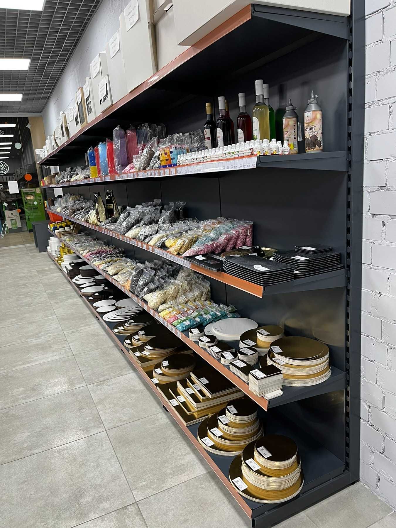 Стелажі для зоомагазинів, торгові стелажі з поличками.