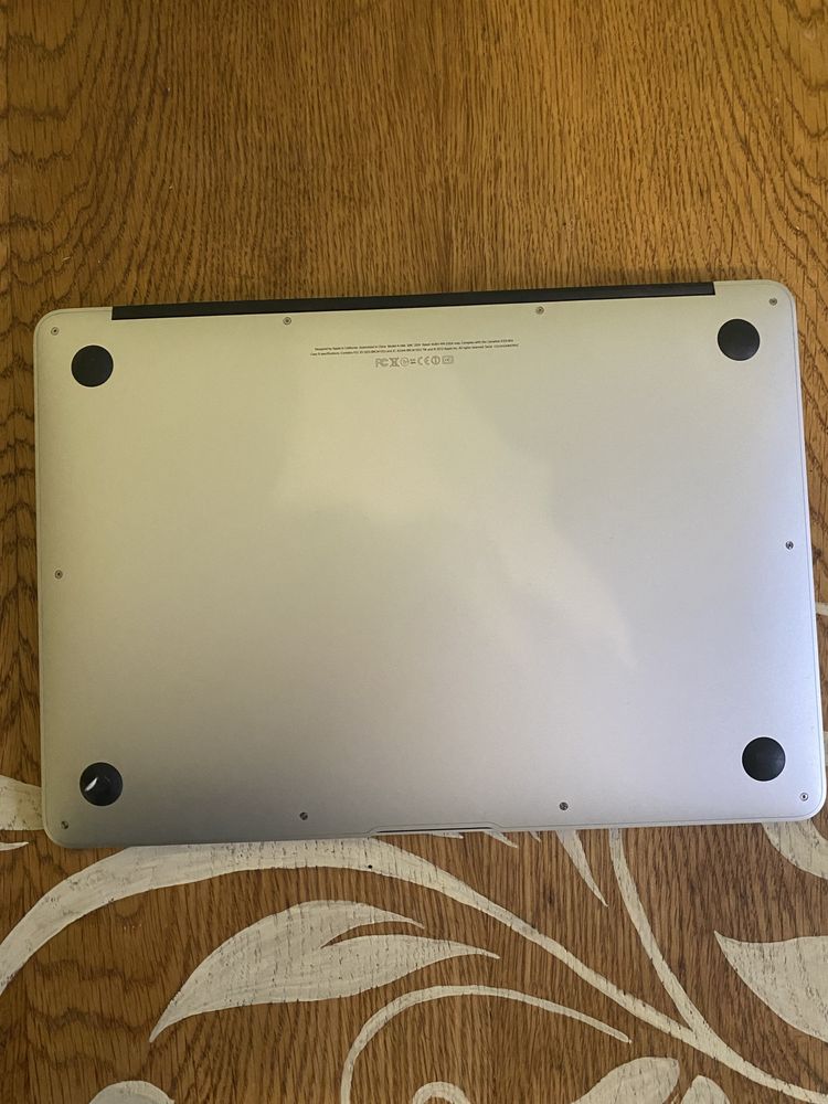 Macbook air 13 2012 (4/128гб) ssd