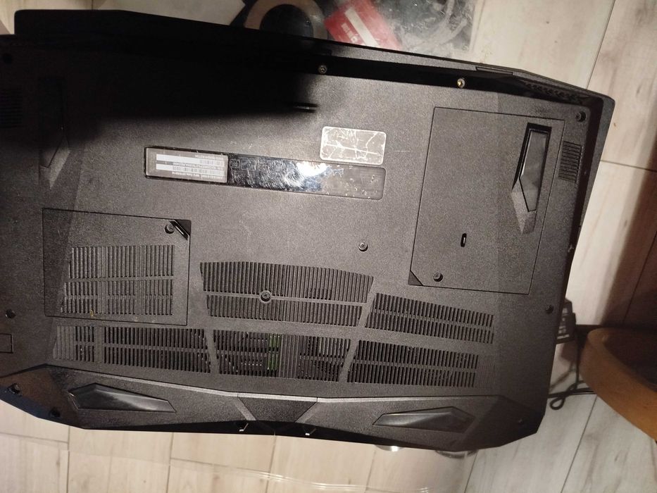 acer nitro 5 uszkodzona obudowa(zawias) nie odpala ekran