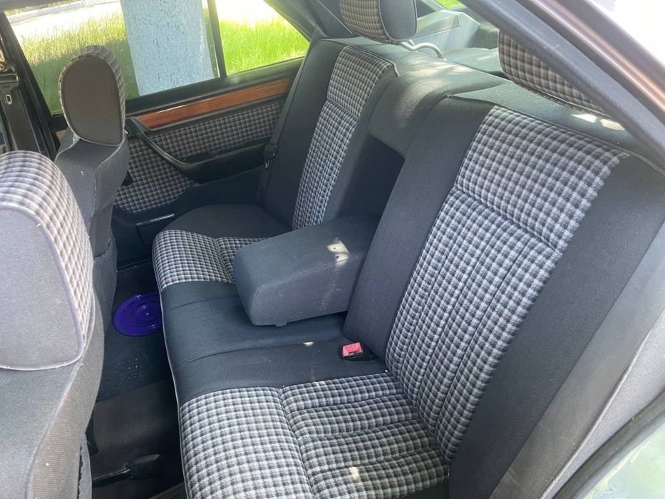 Mercedes benz 124 E320