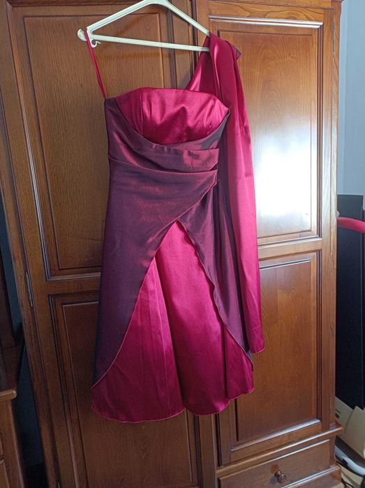 vestido com echarpe modelo exclusivo