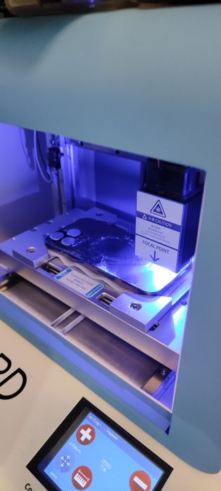 ремонт iPhone  айфон заміна задніх кришок iPhone на спеціальному лазер