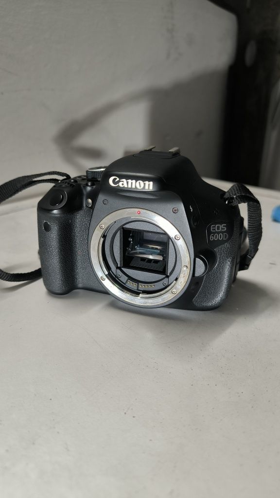 Canon 600D + Lentes e extras