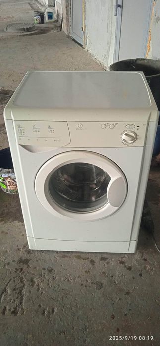 Продам стиральную машину indesit 81
