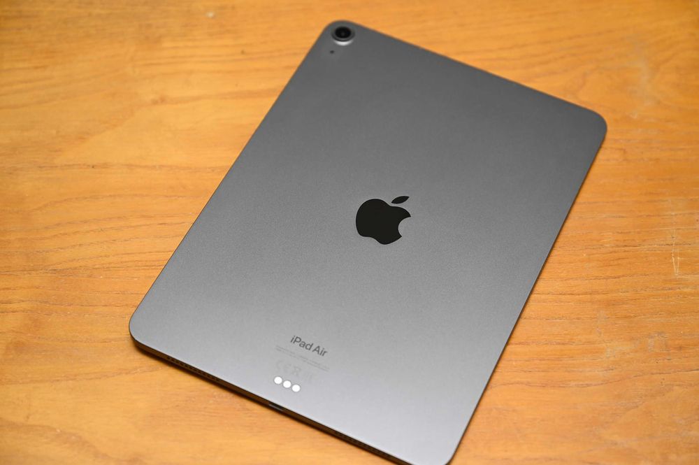 iPad Air 5ª geração M1 256GB c/ Logitech Combo Touch