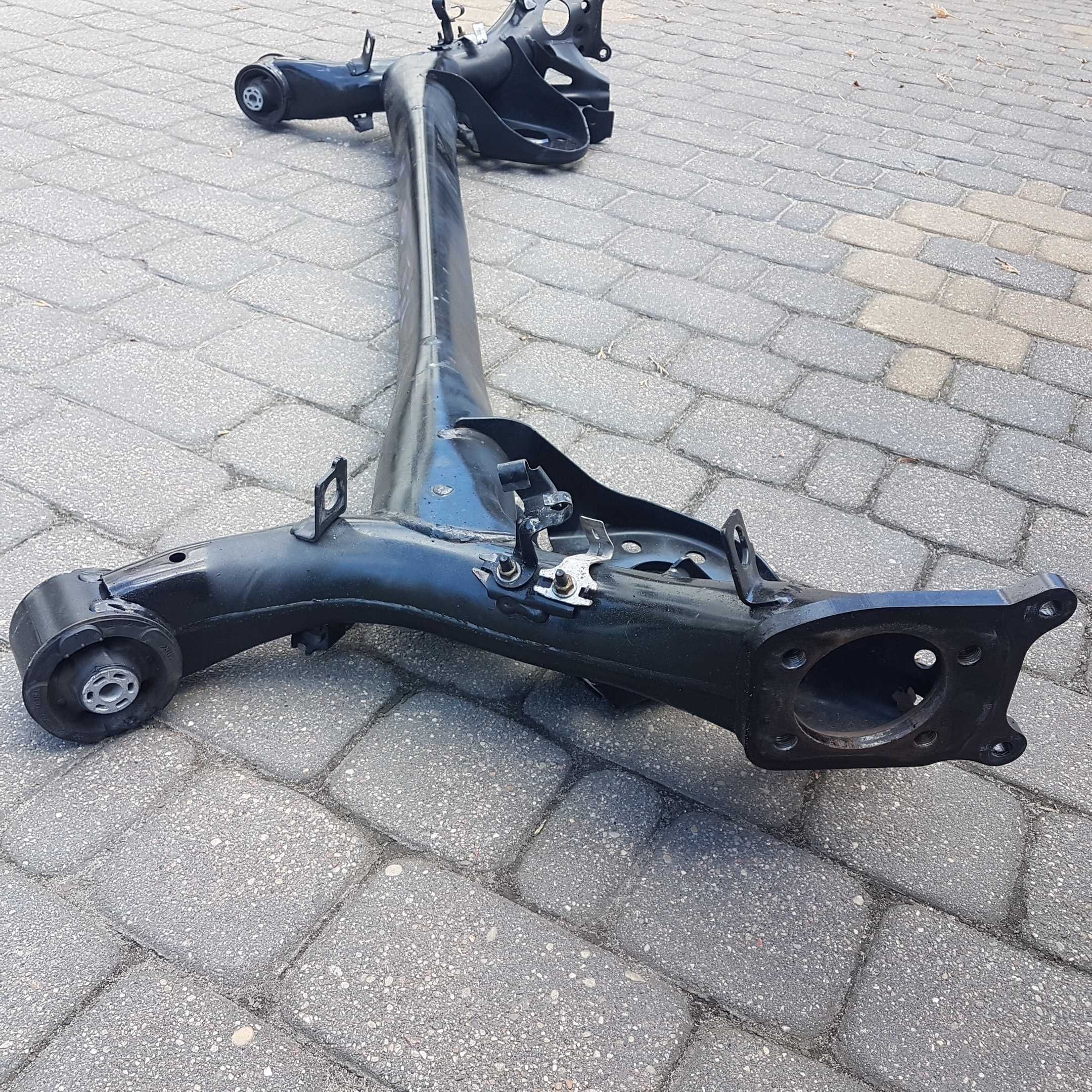 belka zawieszenie tył tylna toyota yaris II III 07- jak nowa TARCZE