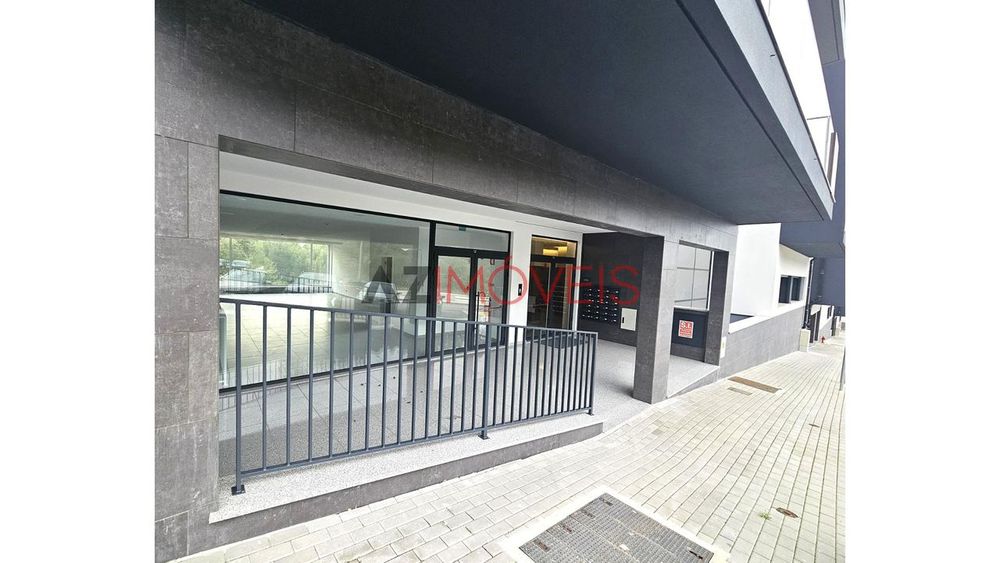 Loja com 168 m2 e Garagem